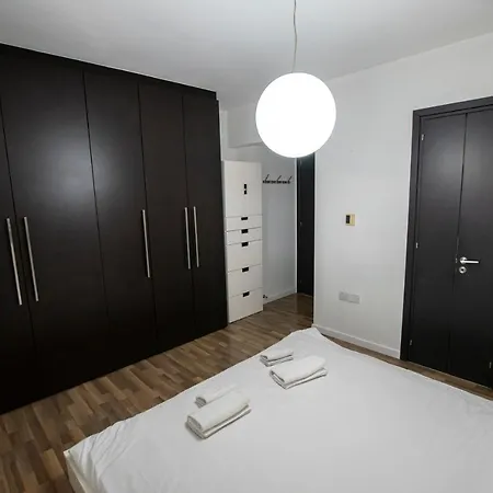 Glabur - The Amazing 2 Bdr - City, Free Parking & Wifi דירה ניקוסיה