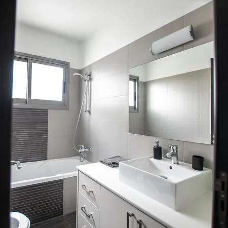 Glabur - The Amazing 2 Bdr - City, Free Parking & Wifi *